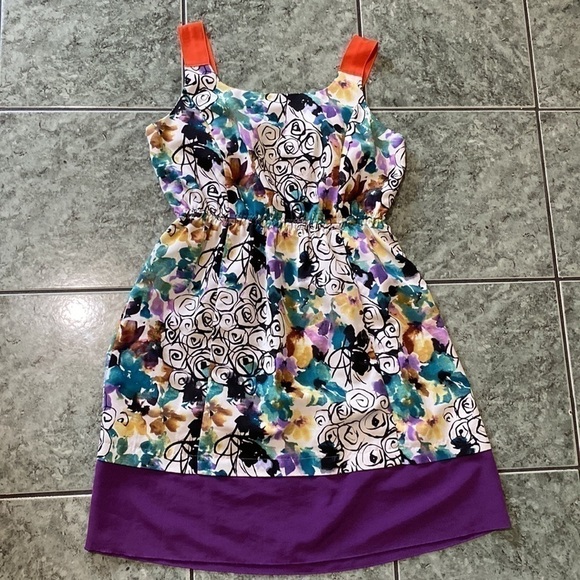 Vera Wang Summer Dress size 8p, perfect for summer parties. - Picture 3 of 5